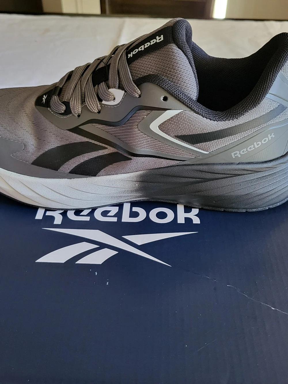 *NEW* Reebok Verse Gray/Black Lace-Up Low Top Sneakers Size Men's 8.5 Women's 10